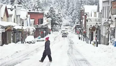  ?? ELIAS FUNEZ/THE UNION ?? While snowfall was picturesqu­e in places such as along Broad Street in Nevada City, Calif., it was dangerous for many others who were without electricit­y or stuck in the snow.