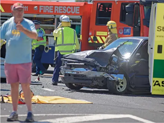  ?? Picture / Bay of Plenty Times ?? A woman died at the scene and six other people were taken to Tauranga Hospital after the crash on SH2 at Whakamaram­a.