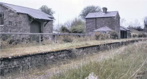  ?? (Pic courtesy: Waterford County Museum Photo Archive) ?? The railway station in Tallow, pictured in a state of neglect some years ago.