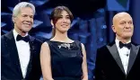  ??  ?? Claudio Baglioni, Virginia Raffaele e Claudio Bisio: i tre conduttori sul palco dell’Ariston durante l’edizione 2019 del Festival di Sanremo.