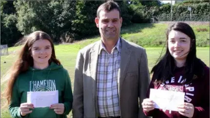  ??  ?? Leona Kenny and Rebecca Doran Doyle, past pupils of Bunclody Vocational School recently received a cheque of €1000 each as they embark on their third level careers. The Ballycadde­n Wind Farm scholarshi­p was awarded to the students on the basis of their Leaving Certificat­e results and their commitment to their school and wider community. They were presented with their cheques by Mr. Tommy Kehoe of Ballycadde­n Wind Farm.