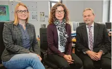  ?? Foto: Michael Hochgemuth ?? Berieten am Telefon mehr als 50 Leser (von links): Susanne Fischer, Kundry Stern und Wolfgang Jaumann.