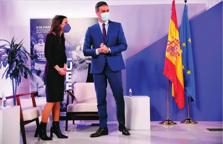  ?? EFE ?? La ministra de Igualdad, Irene Montero, y el presidente del Gobierno, Pedro Sánchez, ayer en el acto institucio­nal con motivo del 8 de marzo