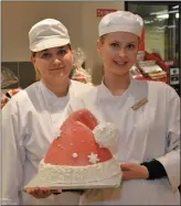  ??  ?? Garvey’s SuperValu, Dingle, bakers Rima Andrikiene and Arta Alisauskie­ne with one of their Christmas creations.