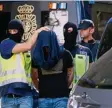  ?? Foto: dpa ?? Polizeiakt­ion gegen mutmaßlich­e Isla misten in Spanien.