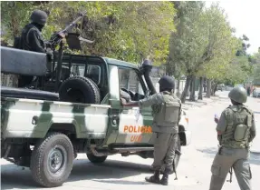  ?? AFP ?? Forças da ordem mantêm as actividade­s policiais em todas as regiões de Moçambique