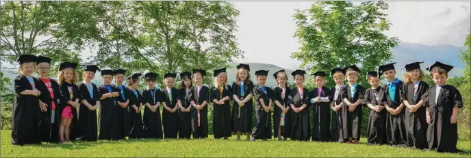  ?? Photo by Tomas Straka. ?? The young graduates, ‘Class of 2018’, at Naíonra Lámha Beaga in Carnahone, Beaufort.