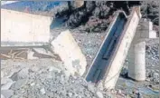  ?? HT PHOTO ?? The collapsed bridge over Beas river in Solang near Manali on Sunday.