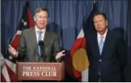  ?? CAROLYN KASTER — THE ASSOCIATED PRESS FILE ?? Colorado Gov. John Hickenloop­er, left, joined by Ohio Gov. John Kasich, speaks during a news conference at the National Press Club in Washington.