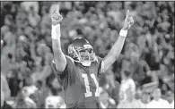  ?? Democrat-Gazette file photo ?? Matt Leinart passed for 381 yards and 4 touchdowns and ran for another score in Southern Cal’s victory over Arkansas in 2005. Leinart was the first reigning Heisman Trophy winner the Razorbacks had faced since SMU’s Doak Walker in 1949.