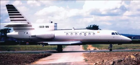  ?? PIERRE PARVAUD ?? Nous ne sommes pas à Kigali, mais au Bourget, comme pourrait le laisser suggérer cette photo du nouvel appareil rwandais, prise avant un vol d’essai vers Biarritz le 2 juin 1990.