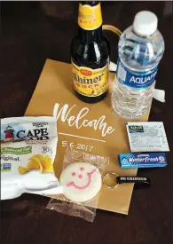  ?? AP/MICHAEL WILL ?? When couples choose “welcome gifts” or wedding favors, many are focusing on items that relate directly to their history and interests, as seen in this “welcome bag” containing a keychain from a couple’s college, a cookie from a restaurant chain the...