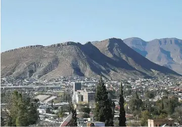  ??  ?? Parque Alto. El Comité de las Ciudades Hermanas planea convertir la cima del Cerro del Pueblo, en un centro de diversione­s.