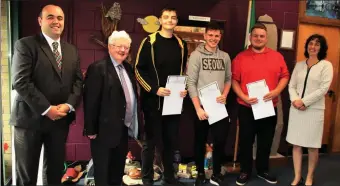  ?? Picture by Seán Radley ?? Pictured at Millstreet Community School on Wednesday having obtained the Leaving Cert Results. From left: Pól Ó Síodhcháin (incoming Principal), Pat Pigott (Retiring Principal), Oskar Wolak, Jamie Brophy, Grzegorz Bala, Frances Moynihan (Deputy Principal).