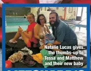  ?? ?? Natalie Lucas gives
the thumbs-up to Tessa and Matthew and their new baby
