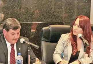  ??  ?? Sandra Amaya Rosales, presidenta de la Junta de Gobierno y Coordinaci­ón Política, presidió la comparecen­cia del secretario de Seguridad Pública, Francisco Castrellón Garza .