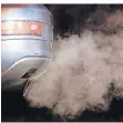  ?? FOTO: DPA ?? Autos mit Verbrennun­gsmotor könnte es bald nicht mehr geben.
