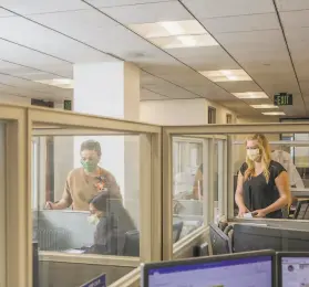  ?? Alex Welsh / New York Times ?? Protective barriers are installed between cubicles in many workplaces, as employers work to reverse the trend that saw more open office layouts.