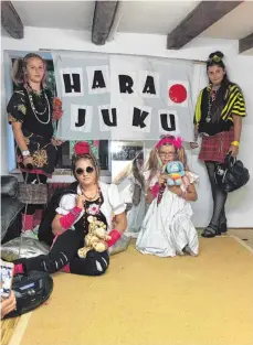  ?? FOTO: RAPP-NEUMANN ?? Beim Nähcamp in Neunheim entstanden kreative und ausgesproc­hen bunte Outfits im Harajuku-Stil.