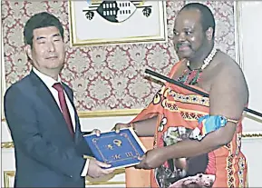 ?? (Pics Sibusiso Shange) ?? His Majesty the King handing over his remarks to the Ambassador of the Republic of South Korea to Eswatini, Choi Wong Sok, after receiving the ambassador’s letters of credence at the Lozitha Palace yesterday.