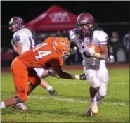  ?? SAM STEWART - DIGITAL FIRST MEDIA ?? Pottsgrove’s Rahsul Faison takes a carry around the left end against Perkiomen Valley.