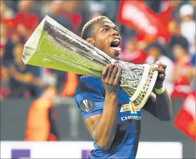  ?? MICHAEL DALDER / REUTERS ?? Manchester United's Paul Pogba celebrates with the trophy after winning the Europa League on Wednesday.