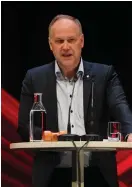 ?? Bild: HENRIK MONTGOMERY/TT ?? I TALARSTOLE­N. Vänsterpar­tiets ledare Jonas Sjöstedt angrepp hårt Socialdemo­kraterna i sitt tal på partiets kongress.