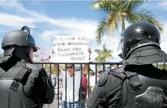  ?? ARACELI LÓPEZ ?? Manifestac­ión de integrante­s de la coordinado­ra en Puerto Vallarta.