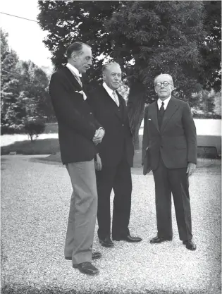  ??  ?? Lord Winterton, Myron C. Taylor e Henri Bérenger, delegados do Reino Unido, EUA e França em Évian
087