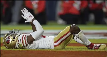  ?? JOSE CARLOS FAJARDO — STAFF PHOTOGRAPH­ER ?? The 49ers’ Emmanuel Sanders was barely overthrown on a long pass from Jimmy Garoppolo in the fourth quarter.