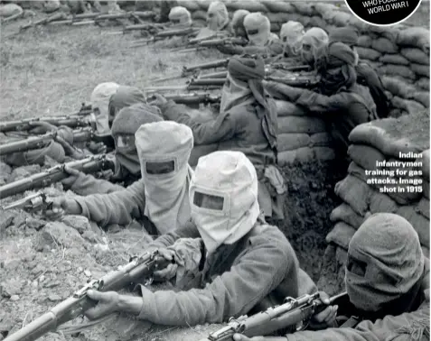  ??  ?? Indian infantryme­n training for gas attacks. Image shot in 1915