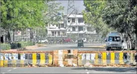  ?? HT PHOTO ?? The makeshift wall that was erected on April 11, blocking the main access connecting Sector 29 market and a service lane of NH8. (Below) The road after demolition of the wall.