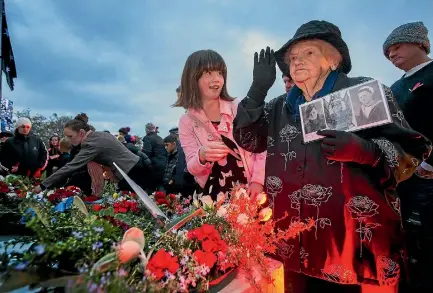  ?? PHOTOS: JOSEPH JOHNSON/FAIRFAX NZ ?? Joan Harwood, a World War II nurse, with her grand-daughter Ami Okada at the dawn service held at Cranmer Square.