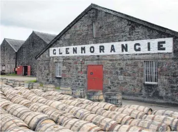  ?? FOTO: IMAGO ?? Whiskybren­nerei Glenmorang­ie in den Northern Highlands von Schottland: Der mächtige Wirtschaft­szweig profitiert besonders vom EU-Binnenmark­t.