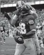  ?? MICHAEL AINSWORTH /TRIBUNE NEWS SERVICE ?? Washington receiver Pierre Garcon (88) and tight end Logan Paulsen (82)celebrate a touchdown in 2013. Both players have signed with the 49ers.