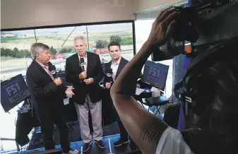  ?? Paul Chinn / The Chronicle ?? Jeff Gordon says when it comes to specifics about Hendrick Motorsport­s — for whom Gordon works — he oftens lets broadcasti­ng partners Mike Joy ( left) and Darrell Waltrip take the lead.