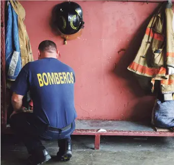  ?? Archivo ?? FALTAN POCOS DÍAS. Los 50 bomberos quedarían sin empleo efectivo el 31 de octubre, de no aprobarse una extensión a la propuesta federal con la que se pagan sus salarios.