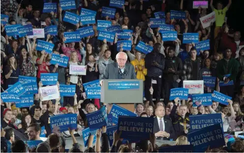  ?? Foto: AFP/Jim Watson ?? Auf die Zukunft und vor allem jugendlich­e Wähler orientiert Bernie Sanders bei einer Wahlrede an der Universitä­t von Iowa.