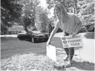  ?? MAX GERSH/THE COMMERCIAL APPEAL ?? Averi Davis places a thank-you sign in a yard April 2, in Germantown.