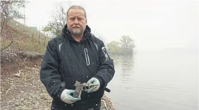  ?? CATHIE COWARD PHOTOS THE HAMILTON SPECTATOR ?? Alan Hansell, executive director of Stewards of the Cootes Watershed in Hamilton, pulled a 9mm Beretta out of Cootes Paradise.