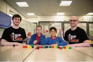  ??  ?? ●●Scientist Sam Humphrey (left) and colleague Steve Bagley with pupils Amy Bevan and Ali-Nakhi Naqui