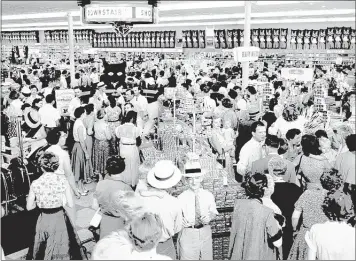  ?? CHARLES NICHOLAS/THE COMMERCIAL APPEAL ?? A scene from Katz Drug Super Store during the three-day grand opening of Lamar-Airways Shopping Center on Sept. 9, 1954.