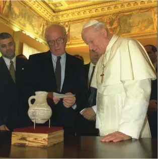  ?? (GPO) ?? FORMER PRIME minister YITZHAK RABIN meets in the Vatican with Pope John Paul II in 1994.