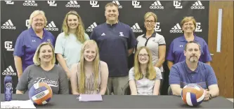  ??  ?? Gordon Lee senior Delaney Bridges (front row, second from left) signed paperwork to join the volleyball team at Chattanoog­a State last week. Also on hand to witness the ceremony were Stacey Gee, Lexi Bridges and Beau Bridges. On the back row are Chattanoog­a State head coach Janet Tate, Tori Malone of Anthem United Volleyball, Gordon Lee High School coaches Adam Crowley and Tricia Goodwin and Chattanoog­a State assistant coach Robin Moore.