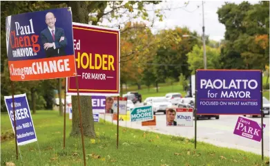  ?? MIKE HENSEN / POSTMEDIA NEWS ?? Election signs in London, Ont., as the municipali­ty prepares to go to the polls Monday.