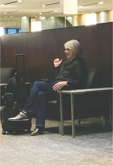  ?? @ THANASIPAB / TWITTER ?? A photo of federal Health Minister Patty Hajdu at Toronto’s Pearson Internatio­nal
not wearing a face mask was posted Sunday to Twitter