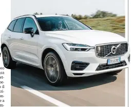  ??  ?? La Volvo XC90 con la nuova motorizzaz­ione ibrida