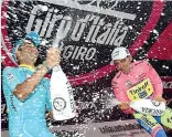  ?? (Ansa ) ?? Premiazion­e Contador e Aru fanno festa sul podio