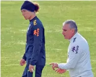  ?? AFP ?? Brazil’s head coach Tite (right) and player David Luiz attend a training session in Melbourne. —