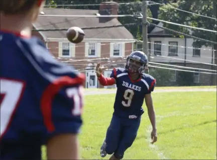  ?? EVAN EASTERLING/FOR DIGITAL FIRST MEDIA ?? Jenkintown junior quarterbac­k C.J. Jackmon tosses the ball to the official after scoring a rushing touchdown during the Drakes’ 45-18 loss to New Hope-Solebury on Saturday.